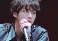 网上热议的面具男是谁，真实身份让人万万没想到！