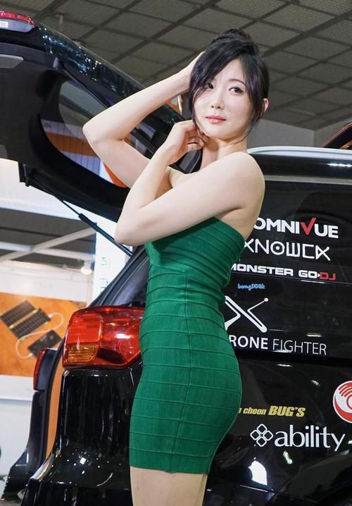 亚洲熟伦熟专区:诱人熟女美女写真,展现完美身材