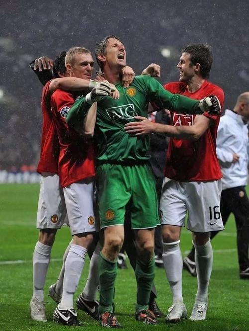 蒙德拉贡:揭秘世界杯历史上最年长门将的辉煌与低谷