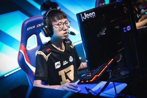 英雄联盟WE战队夺冠是哪一年?老玩家都记得的辉煌时刻!