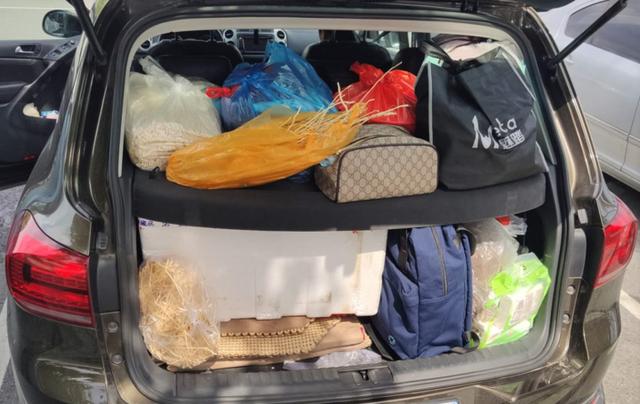 网友晒返程后备箱：国庆假期最后一天的“温馨大塞车”
