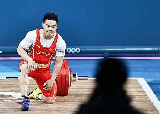 胜利11人背后的故事：从学生到球星的奋斗历程