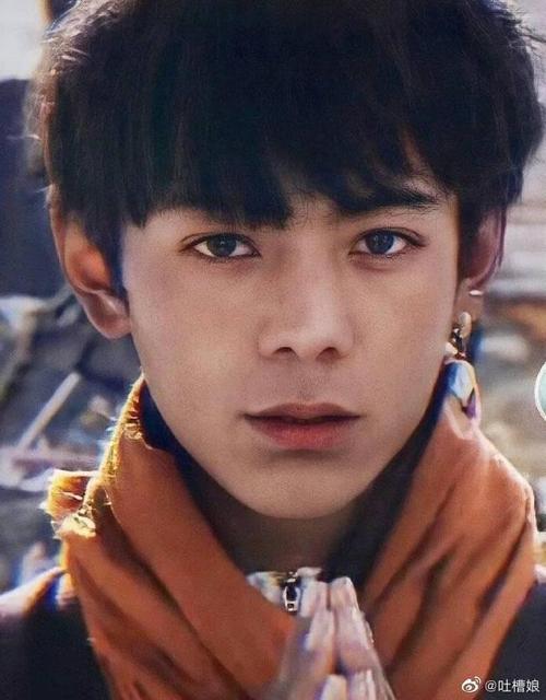 网上热议的面具男是谁，真实身份让人万万没想到！