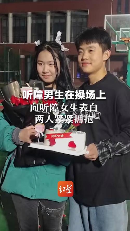 真的假的?高校男生当众表白被保安踢飞音响,现场视频流出!